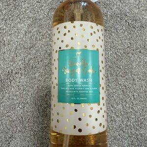 Vanilla and Sugar Cookie Body Wash (32 oz)